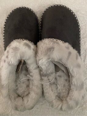 Cozy Faux-Fur Lined Women's Slippers - Gray